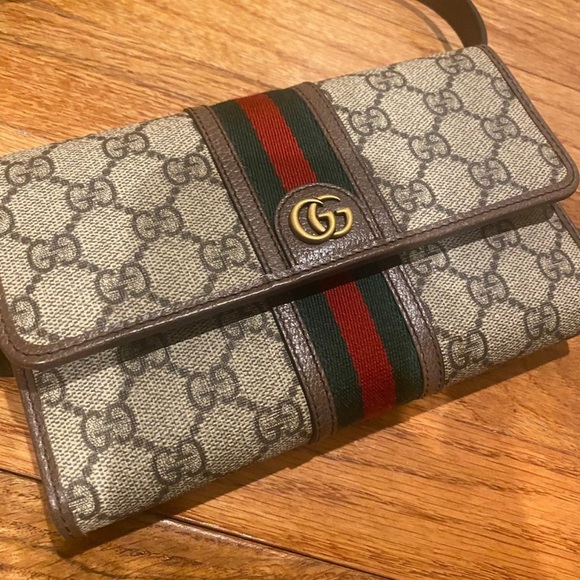 *** Gucci Messenger mini monogram bag *** Like new *** - Picture 6 of 11